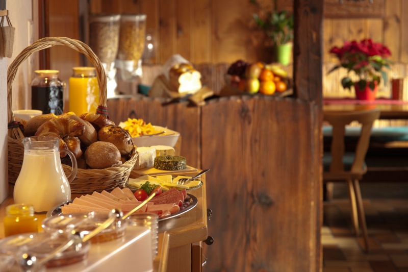 brasserie-CANTARON-min_breakfast_buffet_food_restaurant_meal_hotel_plate_fresh-718745